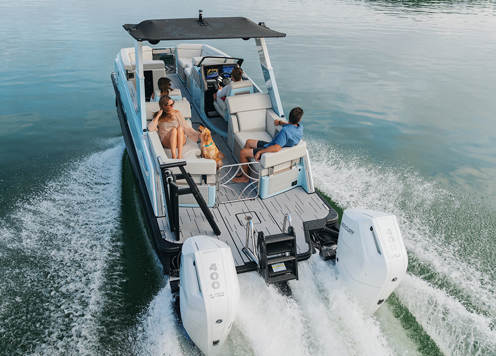 Why Luxury Pontoon Boats Are the New Weekend Getaway